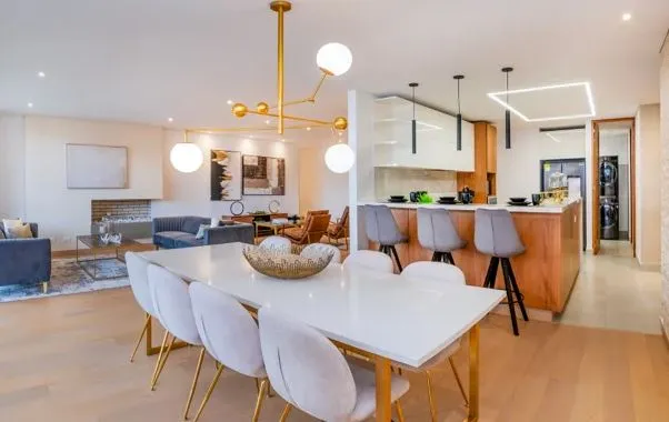 Interior de proyecto residencial desarrollado por la alianza ConstruCruz × Majar